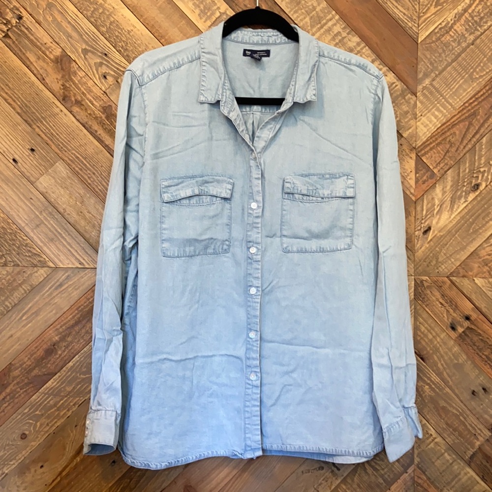 GAP chambray long sleeve boyfriend fit button down